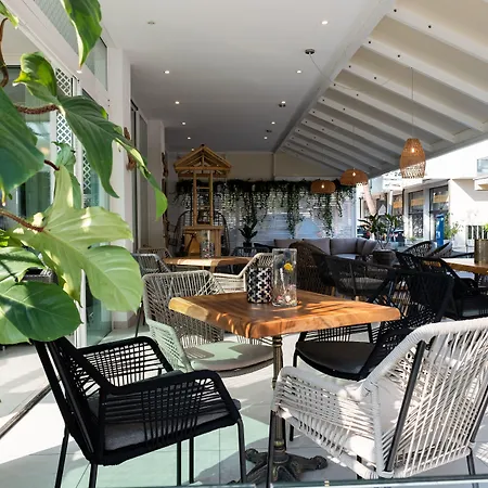 Отель Estense 4*
